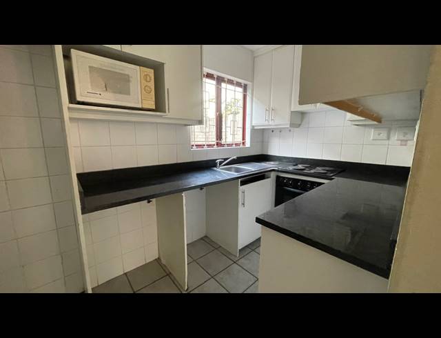 3 BEDROOM APARTMENT FOR SALE IN ESSENWOOD